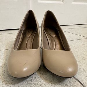 GUC Life Stride nude heels - size 9.5!